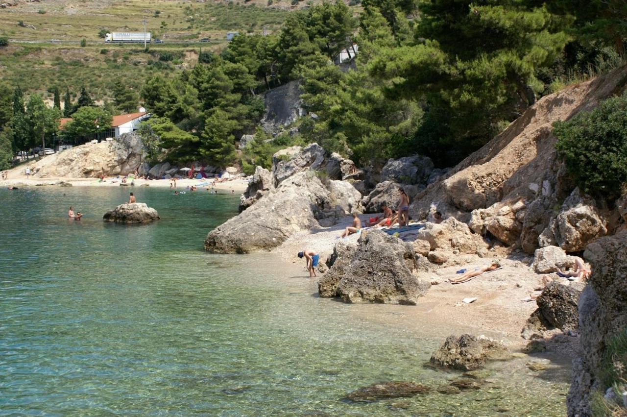 Apartments By The Sea Nemira, Omis - 5884 Tice Bagian luar foto