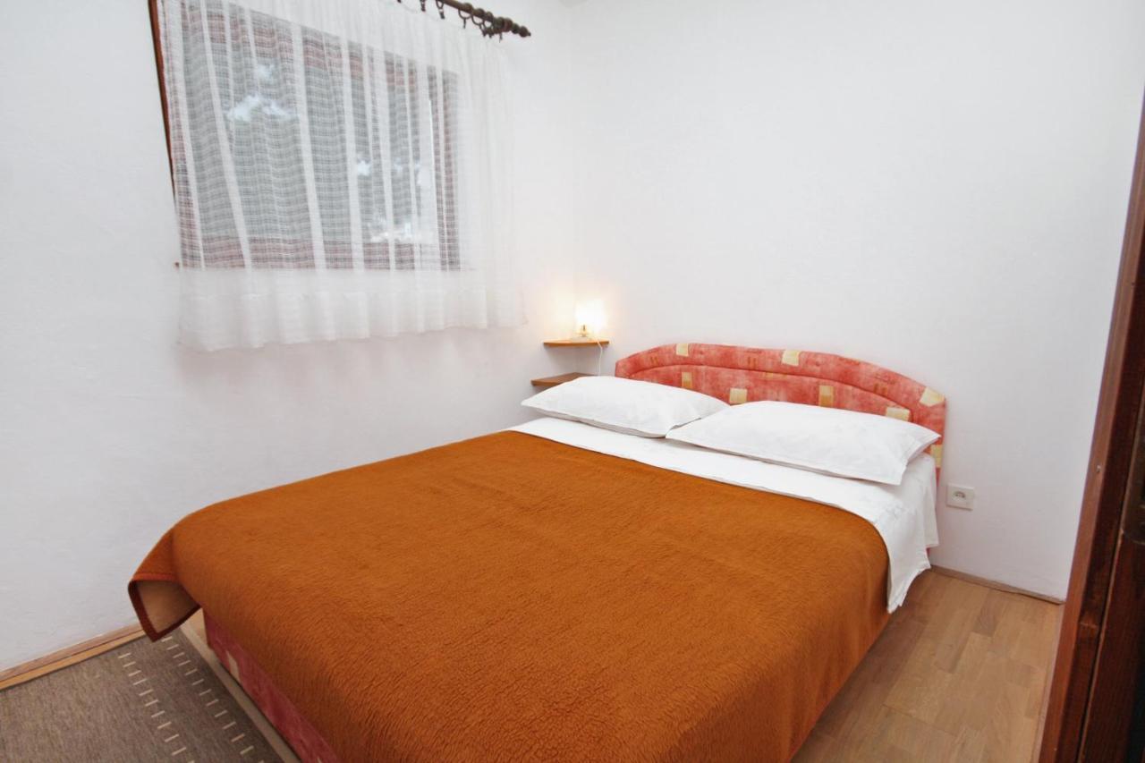 Apartments By The Sea Nemira, Omis - 5884 Tice Bagian luar foto