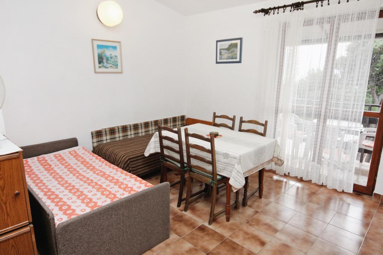 Apartments By The Sea Nemira, Omis - 5884 Tice Bagian luar foto